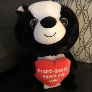Hug Me Skunk  With heart Stuffed Animal Plush 11” new w tags. Condition is "New"